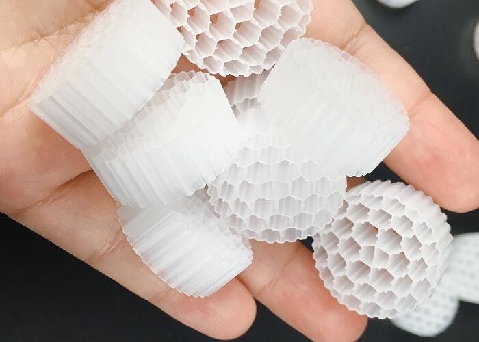 Pe38 25*4mm Hdpe Mbbr বায়ো ফিল্টার মিডিয়া সেফটি মুভিং বেড বড় পৃষ্ঠতল