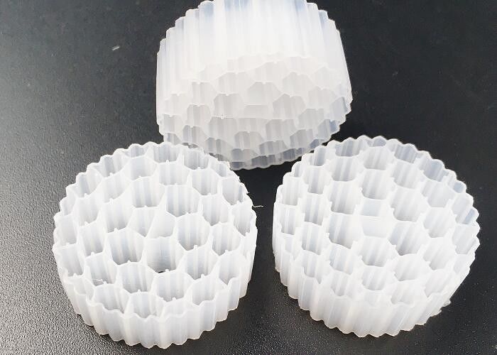 Pe38 25*4mm Hdpe Mbbr বায়ো ফিল্টার মিডিয়া সেফটি মুভিং বেড বড় পৃষ্ঠতল