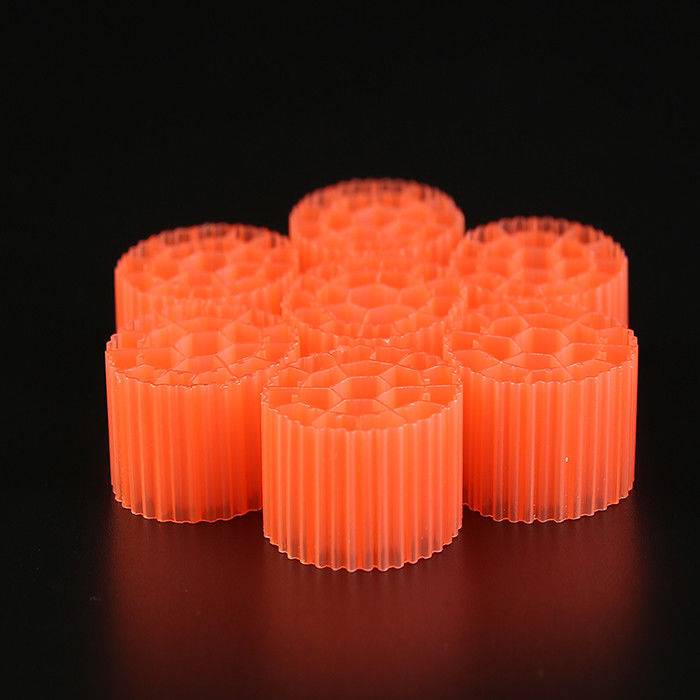 এমবিবিআর বায়োফিল্টার মিডিয়া প্লাস্টিক ফিল্টার মিডিয়া 0.96 - 0.98 গ্রাম / সেমি 3 ঘনত্ব এবং সাদা রঙ