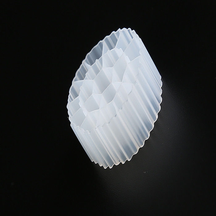 চীন কারখানা k1 kaldnes প্লাস্টিকের মাছ চাষ মিডিয়া জলজ চাষের জন্য ভাসমান জৈব বাহক RAS mbbr চুল্লি HDPE FDA SAFTY