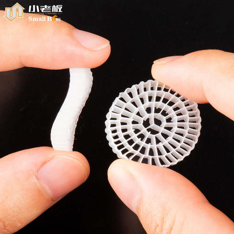 Mbbr অ্যাকোয়ারিয়াম ফিল্টার পিই প্লাস্টিক মাছ চাষের জন্য উপাদান 1600M2/M3