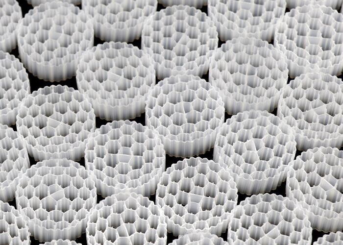 চীন কারখানা নতুন ছাঁচ বায়ো মিডিয়া জলজ চাষ এইচডিপিই এমবিবিআর বায়ো ফিল্টার মিডিয়া বায়োমাস ক্যারিয়ার ভাসমান মিডিয়া