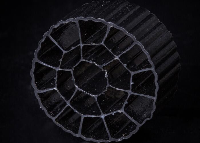 প্লাস্টিক অ্যাকোয়াপোনিক্স এমবিবিআর ফিল্টার মিডিয়া 25 * 12 মিমি আকার জল চিকিত্সা পুকুরের জন্য বায়ো সেল