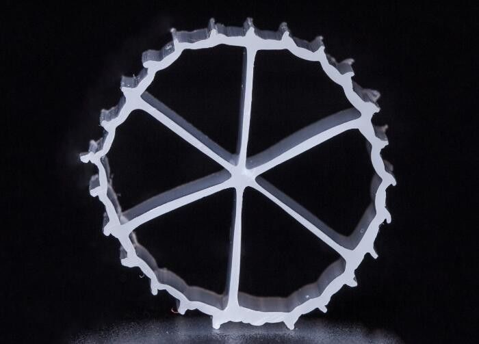 16 * 10 মিমি আকারের এমবিবিআর ফিল্টার মিডিয়া ভার্জিন এইচডিপিই উপাদান এবং দ্রুত ক্যারিয়ার বায়োফিল্ম গঠন সহ