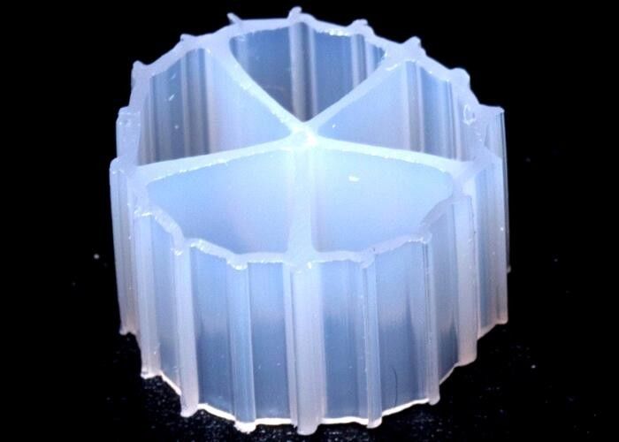 মাছ চাষের জন্য কাস্টমাইজড 10mmX7 mm k1 kaldnes ফিল্টার মিডিয়া বায়োফিল্ম ক্যারিয়ার