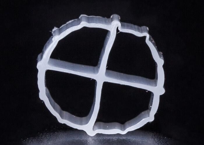 12*9 মিমি এমবিবিআর বায়ো ফিল্টার মিডিয়া সাদা রঙ এবং ভার্জিন এইচডিপিই উপাদান বায়োপাইপ বায়োবল সহ