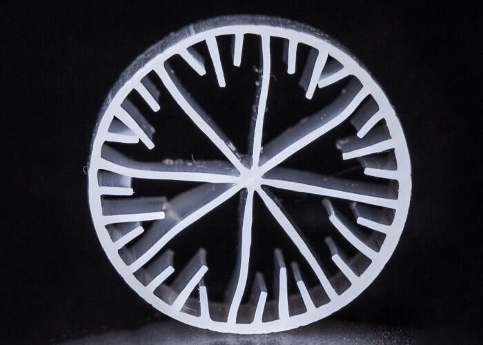 ভার্জিন এইচডিপিই উপাদান এমবিবিআর বায়ো মিডিয়া সাদা রঙ 15 * 15 মিমি আকার বর্জ্য জলের জন্য