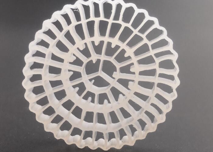 বড় পৃষ্ঠের আয়তন 25*4 মিমি এবং সাদা রঙের ভার্জিন এইচডিপিই উপাদান এমবিবিআর বায়োফিল্ম মিডিয়া