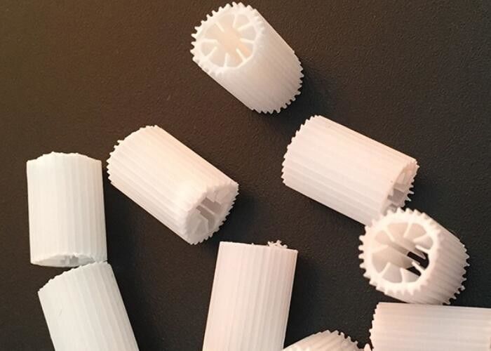 এইচডিপিই নিরাপদ বায়োমাস বল RAS MBBR BIO ফিল্টার মিডিয়া IFAS প্রযুক্তি 5 * 10mm