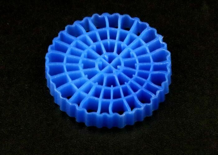 অ্যাকোয়ারিয়াম পুকুরের মাছ নীল রঙের এমবিবিআর ভাসমান বাহক বড় পৃষ্ঠতল >1200M2/M3 এসবিআর প্রযুক্তি 25 * 4 মিমি মিডিয়া