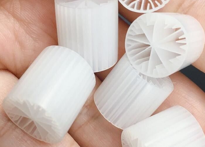 পরিবেশ বান্ধব অ্যানেরোবিক ট্যাঙ্ক ওয়াটার ট্রিটমেন্ট এমবিবিআর বায়ো মিডিয়া 15 * 15 মিমি বড় পৃষ্ঠতল