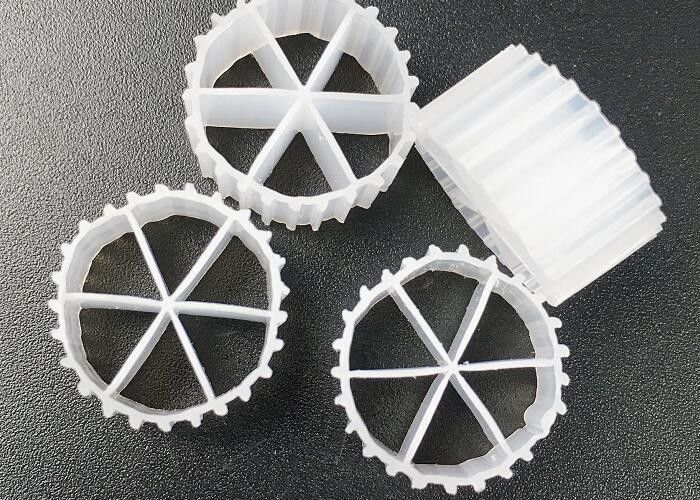 মাছ চাষ সাদা Mbbr ফিল্টার বায়োসেল জল চিকিত্সা 16 * 10mm বড় এলাকা