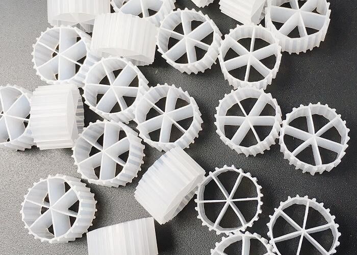 মাছ চাষ সাদা Mbbr ফিল্টার বায়োসেল জল চিকিত্সা 16 * 10mm বড় এলাকা