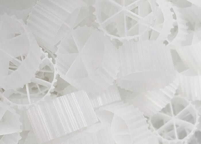 এমবিবিআর বায়োসেল হাইড্রোপনিকস নিকাশী জল চিকিত্সা 6 কক্ষ 16 * 10 মিমি সাদা রঙ uvioresistant দীর্ঘ জীবনকাল ফিলার ক্যারিয়ার