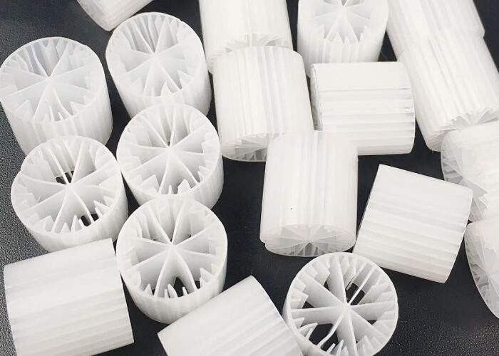 অ্যানেরোবিক ট্যাংক 15 * 15 মিমি আইএফএএস প্রক্রিয়া এমবিবিআর বায়োবলস দীর্ঘ জীবনকাল এইচডিপিই পরিবেশ বান্ধব ফিল্টার মিডিয়া