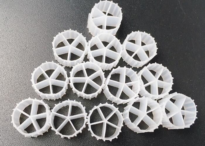 ১০*৭ মিমি এমবিবিআর ভাসমান ক্যারিয়ার মাছ চাষ ভূমি ভিত্তিক জলসম্পদ এইচডিপিই পরিবেশগত উপাদান সুপার মানের সাদা রঙ