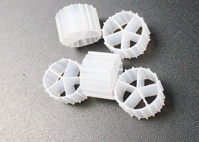 ইউভি প্রতিরোধী এইচডিপিই 10 * 7 মিমি এমবিবিআর বায়োবলস আইএফএএস প্রক্রিয়া 5 কক্ষ এফডিএ নিরাপদ উপাদান ভাসমান মিডিয়া সস্তা দাম