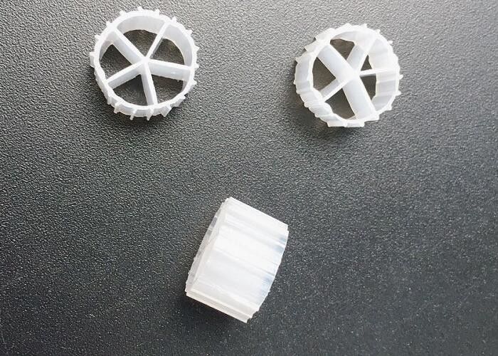 K1 K3 বায়োফিল্ম ক্যারিয়ার প্যাকিং ফিল্টার এইচডিপিই 10 * 7 মিমি রাস মাছ চাষ 5 কক্ষ