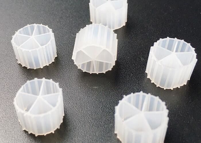 স্টক K1 এমবিবিআর ওয়াটার ট্রিটমেন্ট প্ল্যান্ট 10 * 7mm Biocell Mbbr ফিল্টার মিডিয়া