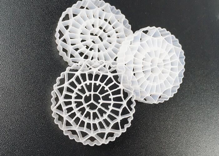 প্রাকৃতিক রঙ এমবিবিআর ফিল্টার মিডিয়া উচ্চ পৃষ্ঠতল এলাকা 25 মিমি এক্স 4 মিমি আকার