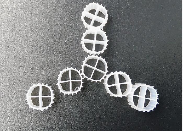 এমবিবিআর বায়োফিল্টার মিডিয়া বায়োচিপ 0.96 - 0.98g / Cm3 ঘনত্ব RAS জলাশয় জন্য FAB বায়ো মিডিয়া