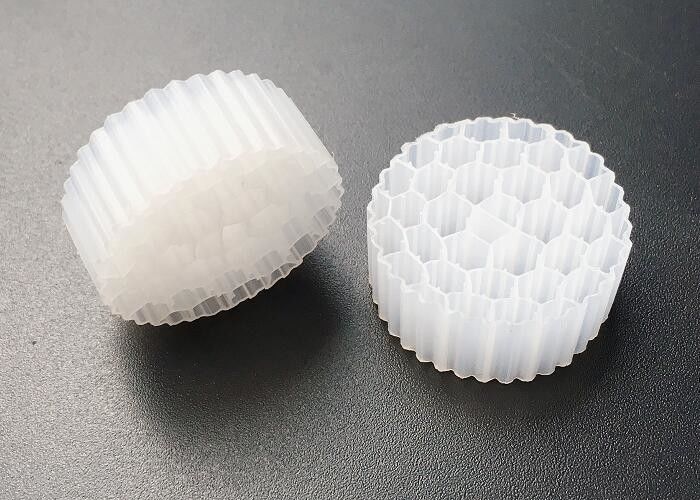 চীন জৈবিক চিকিত্সা বর্জ্য জল মিডিয়া k3 জৈব বৃদ্ধি ফ্যাব মিডিয়া পুকুরের জন্য জল ফিল্টার ফিলার পণ্য হিসাবে