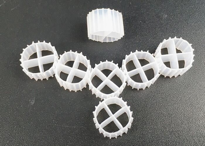 সাদা রঙের এমবিবিআর মিডিয়া বায়োফিল্ম ক্যারিয়ার সুপার ডিকার্বুরাইজেশন এবং ভার্জিন এইচডিপিই উপাদান সহ