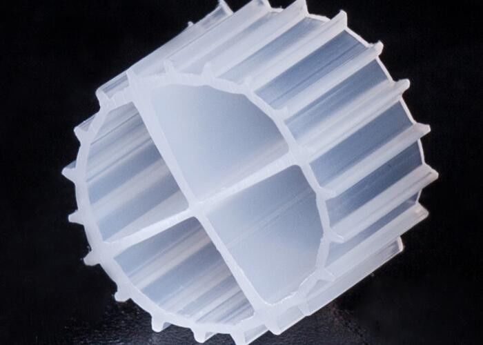 এমবিবিআর বায়োফিল্টার মিডিয়া বায়োচিপ 0.96 - 0.98g / Cm3 ঘনত্ব RAS জলাশয় জন্য FAB বায়ো মিডিয়া