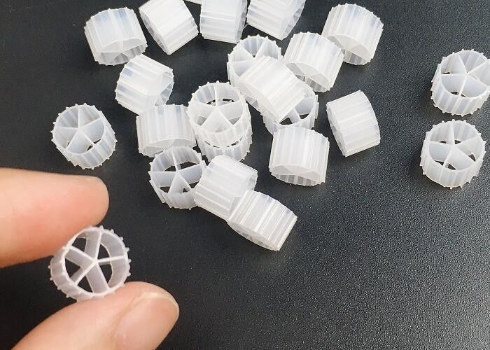 উচ্চ দক্ষতা এমবিবিআর বায়ো মিডিয়া স্ব-পরিষ্কার ডাই পুকুর বায়োপাইপ ফিল্টার মিডিয়া