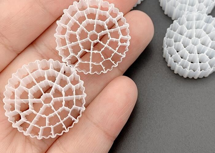 এমবিবিআর বায়ো বল নিকাশী চিকিত্সা প্লাস্টিক ফিল্টার মিডিয়া 25 * 10MM