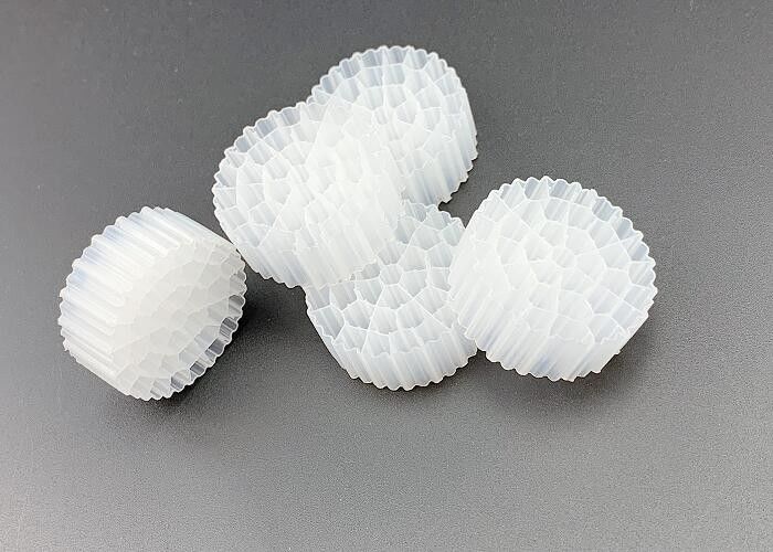 জল চিকিত্সা বড় পৃষ্ঠতল এলাকা MBBR Biocell ফিল্টার মিডিয়া 25 * 10MM