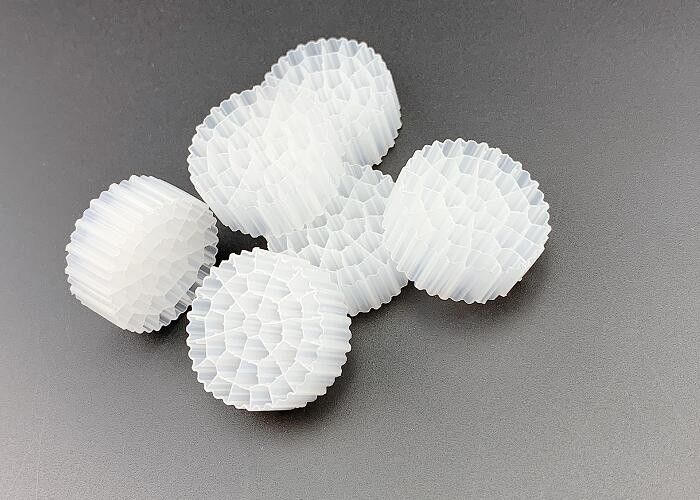 জল চিকিত্সা বড় পৃষ্ঠতল এলাকা MBBR Biocell ফিল্টার মিডিয়া 25 * 10MM