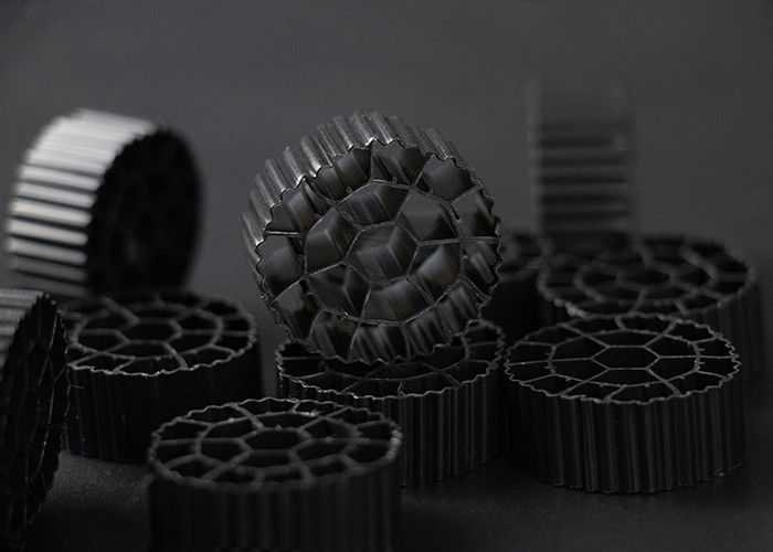 25mm X 10mm আকার প্লাস্টিক ফিল্টার মিডিয়া ভার্জিন এইচডিপিই উপাদান এমবিবিআর বায়ো বল