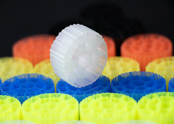 রঙিন বা কাস্টমাইজড প্লাস্টিকের চলমান মিডিয়া ফিল্টার জন্য অ্যাকোয়ারিয়াম ভার্জিন এইচডিপিই উপাদান