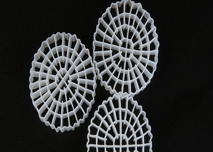 hdpe k5 kaldnes প্লাস্টিকের অ্যাকোয়ারিয়াম আনুষাঙ্গিক জৈব বল মিডিয়া জলের চিকিত্সার জন্য বায়োপাইপ