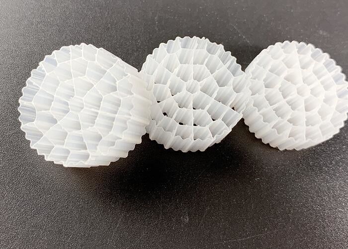 চলন্ত বিছানা বায়োফিল্ম রিঅ্যাক্টর ভাসমান কুল ক্যালডনেস ফিল্টার মিডিয়া 37 কক্ষ 800m2/m3