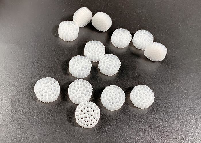 চলন্ত বিছানা বায়োফিল্ম রিঅ্যাক্টর ভাসমান কুল ক্যালডনেস ফিল্টার মিডিয়া 37 কক্ষ 800m2/m3